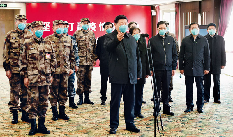 2020年3月10日，中共中央总书记、国家主席、中央军委主席习近平专门赴湖北省武汉市考察新冠肺炎疫情防控工作。这是习近平在火神山医院指挥中心视频连线感染科病房，与病房内患者和医务人员亲切交流。 